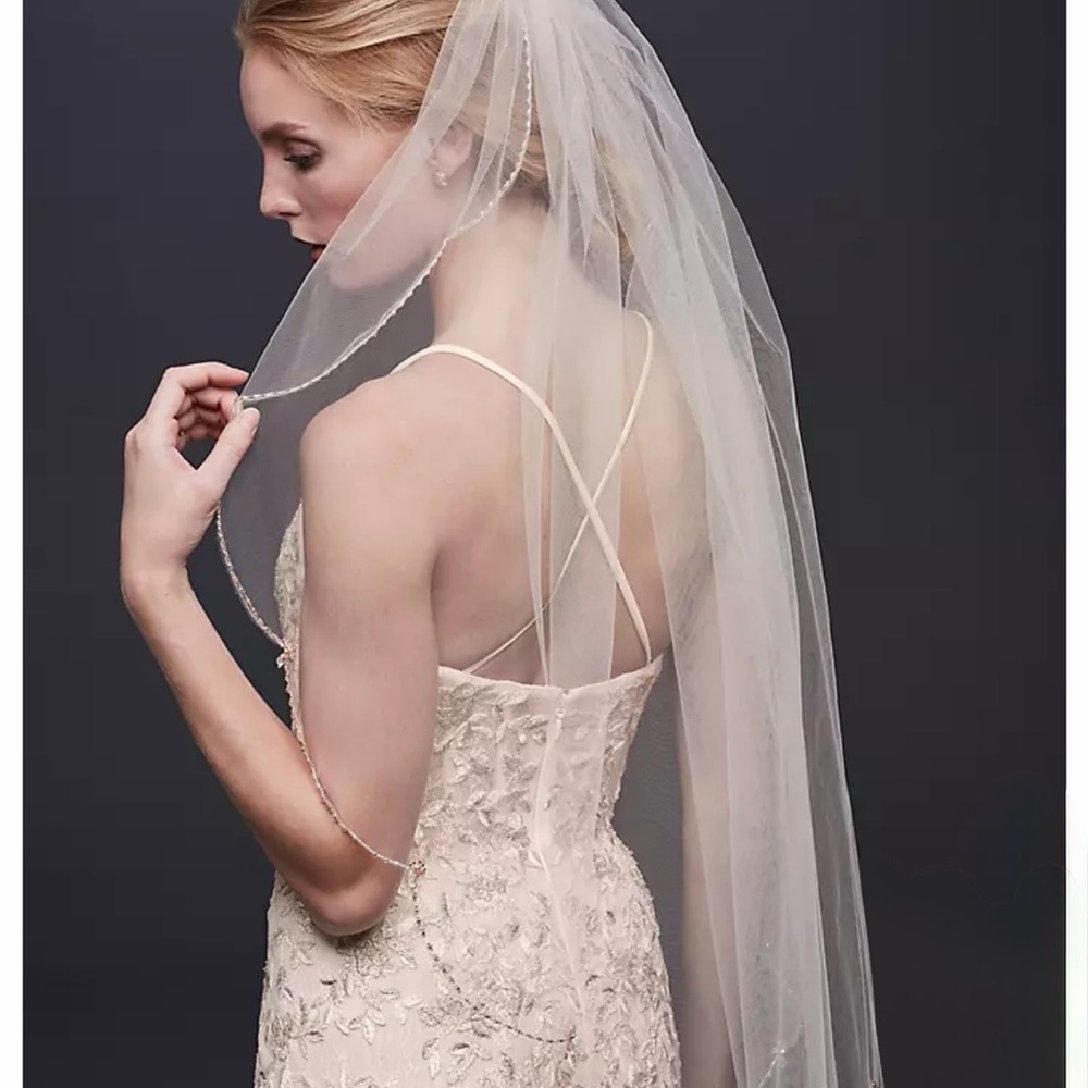 Beaded Scallop Trimmed Fingertip Veil